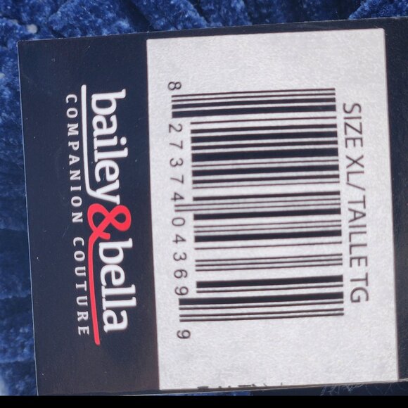 Nwt, so soft, xl dog sweater w/hood adorned w/snowflakes, reindeer & hearts - Picture 4 of 6